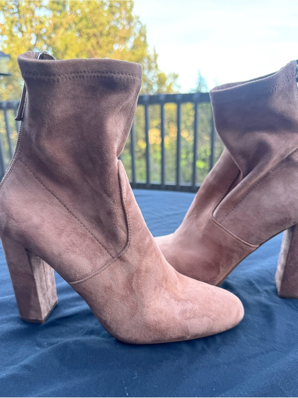 Steve Madden Brisk Taupe Faux Suede Block Heel Ankle Boots Size 8.5